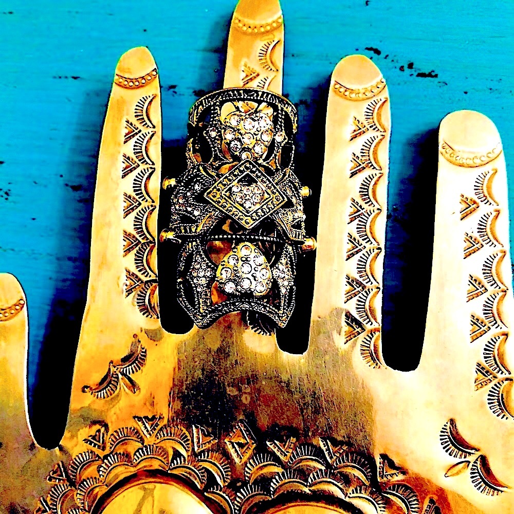 SUNAHARA LONG KNUCKLE RING JOINTED 3 CZ HEARTS ON DOUBLE BANDS